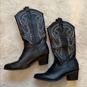 Black Western Cowgirl Boots with Embroidered Design